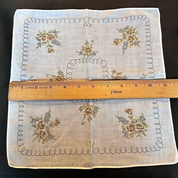 Vintage Floral White and Tan Printed Ladies Handkerchiefs set of 5. - Picture 8 of 11